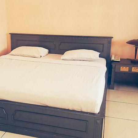 Hotel Wijaya Purwokerto Extérieur photo