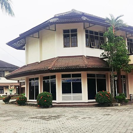 Hotel Wijaya Purwokerto Extérieur photo