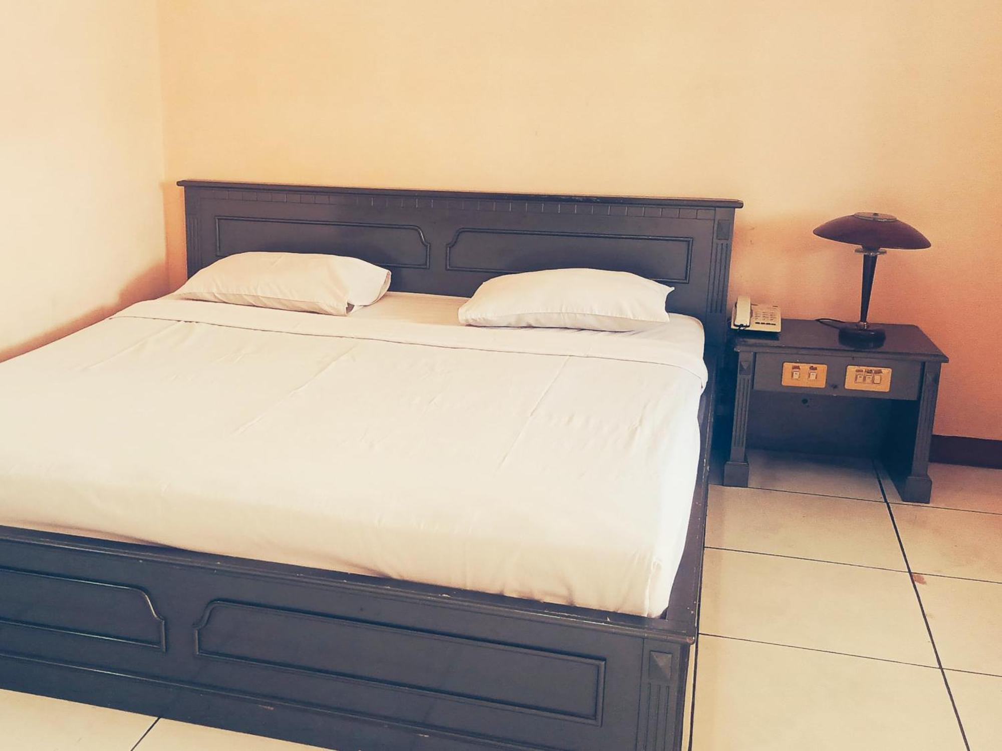 Hotel Wijaya Purwokerto Extérieur photo