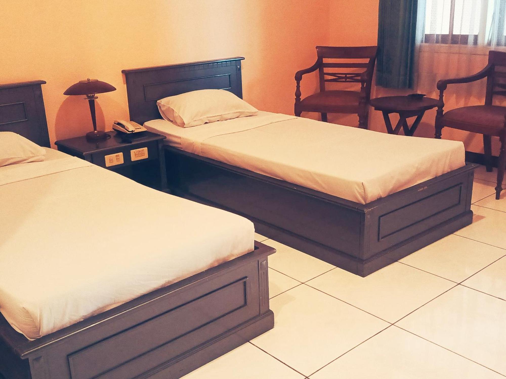 Hotel Wijaya Purwokerto Extérieur photo