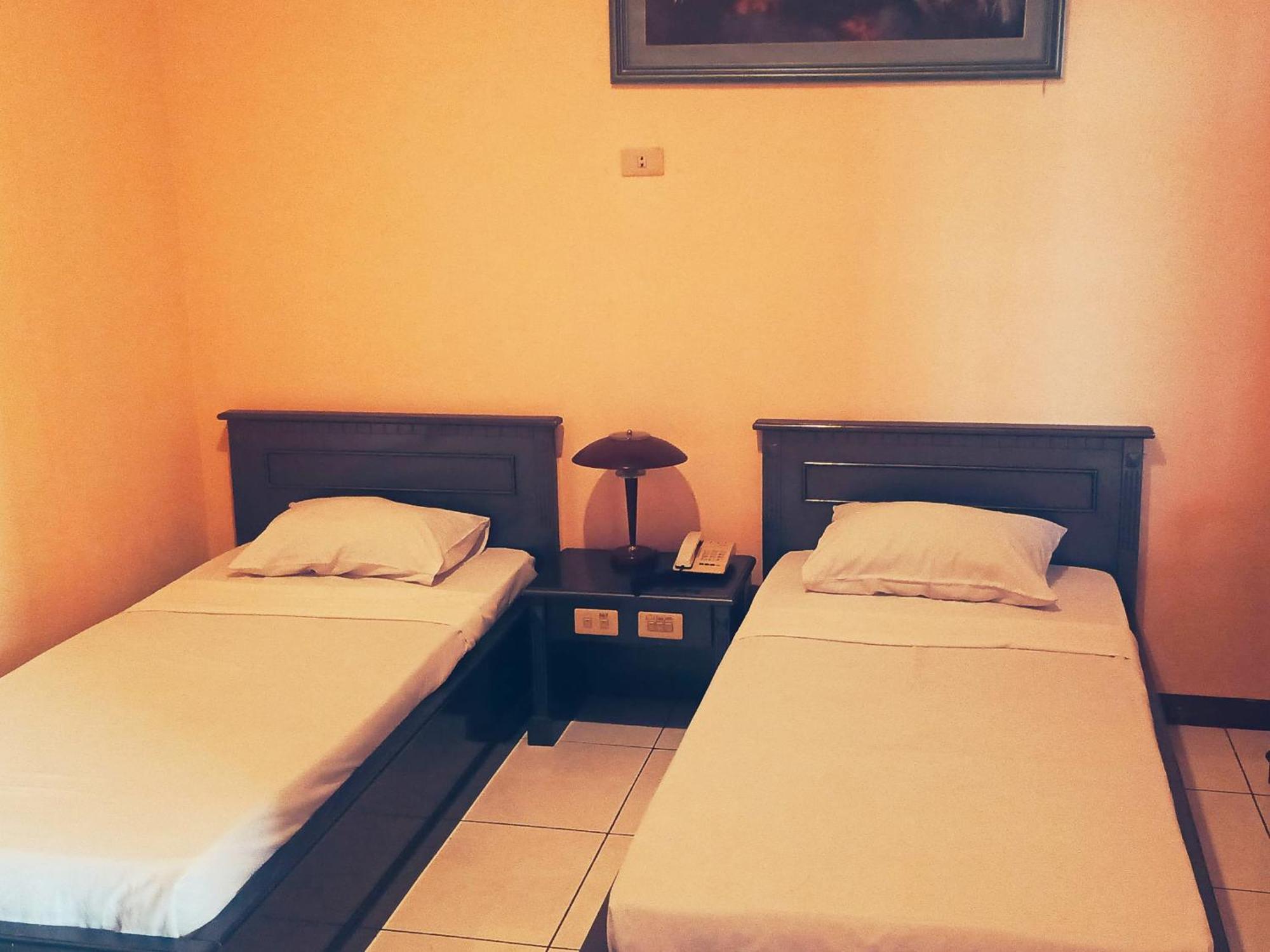 Hotel Wijaya Purwokerto Extérieur photo