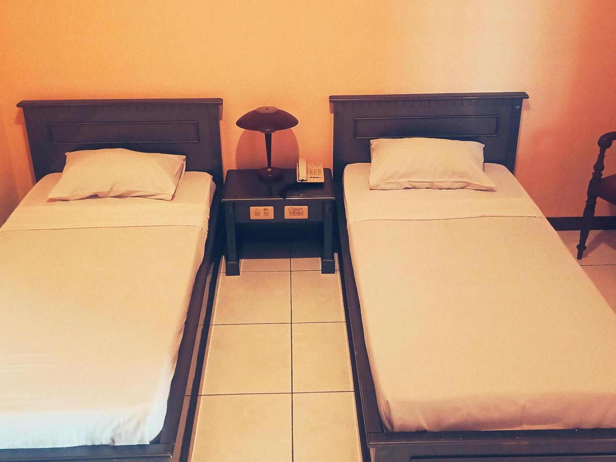 Hotel Wijaya Purwokerto Extérieur photo