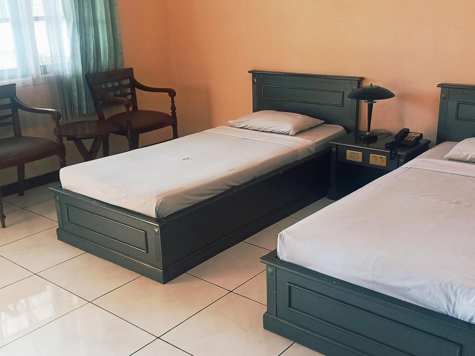 Hotel Wijaya Purwokerto Extérieur photo