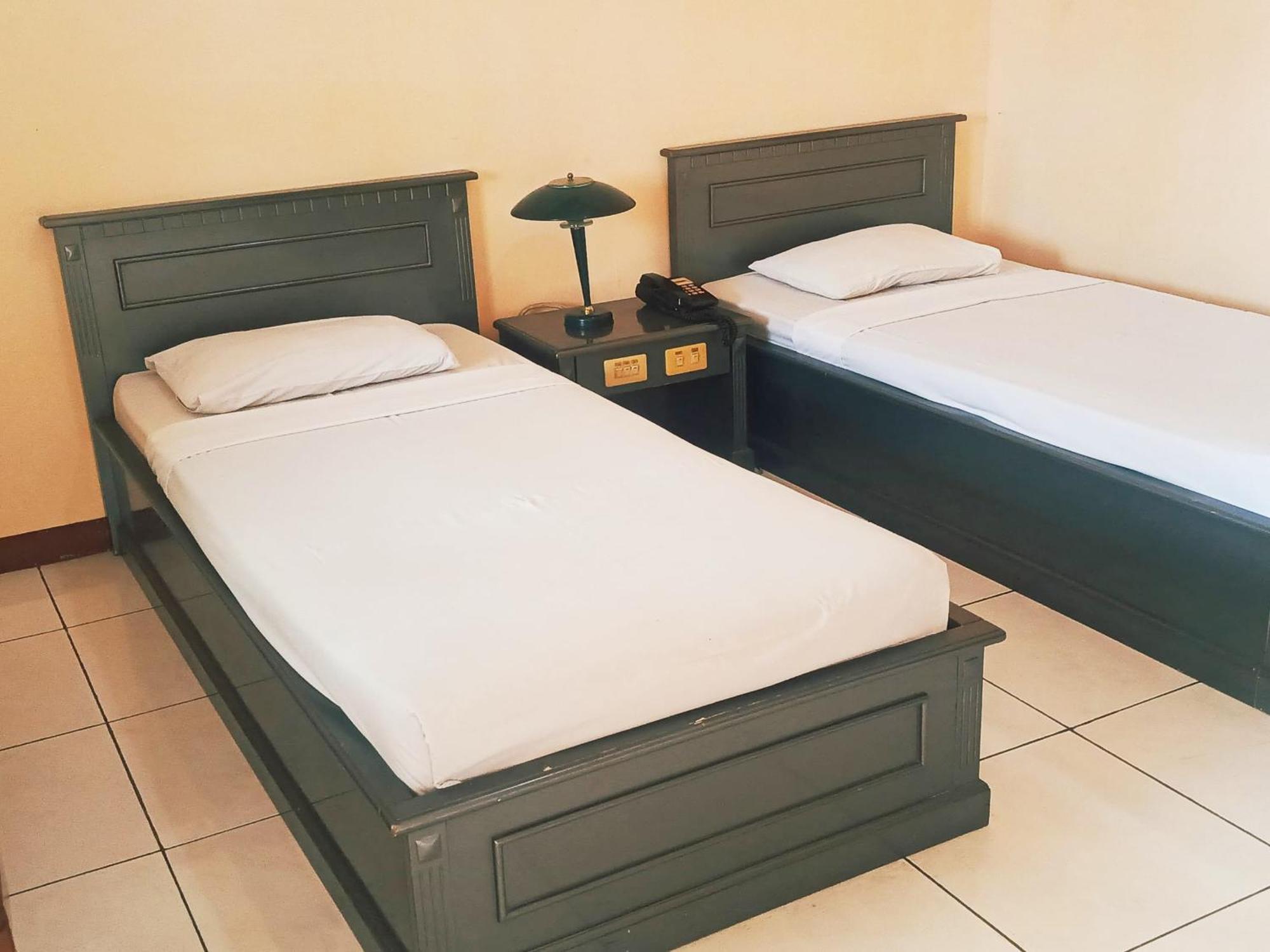 Hotel Wijaya Purwokerto Extérieur photo