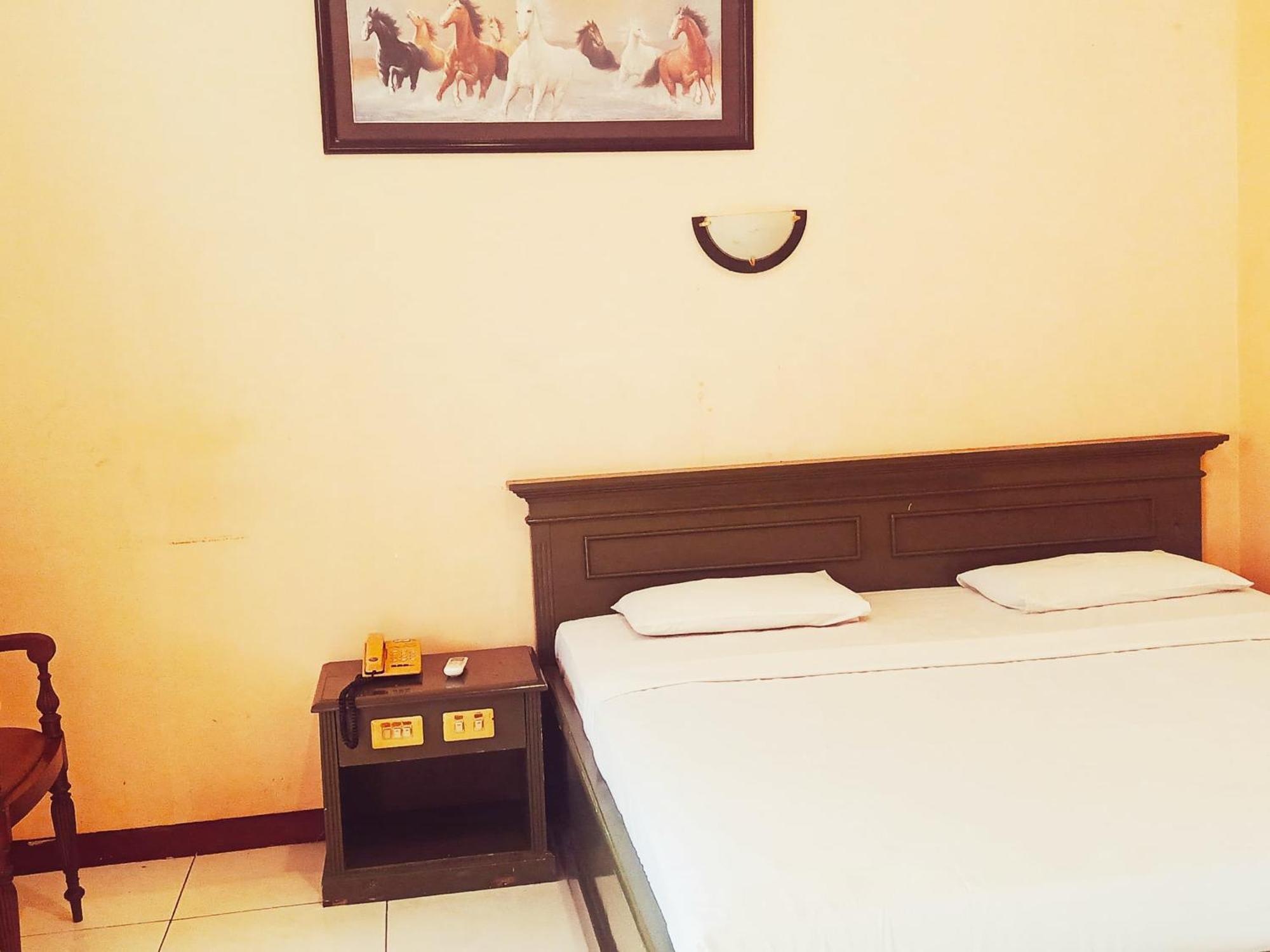 Hotel Wijaya Purwokerto Extérieur photo