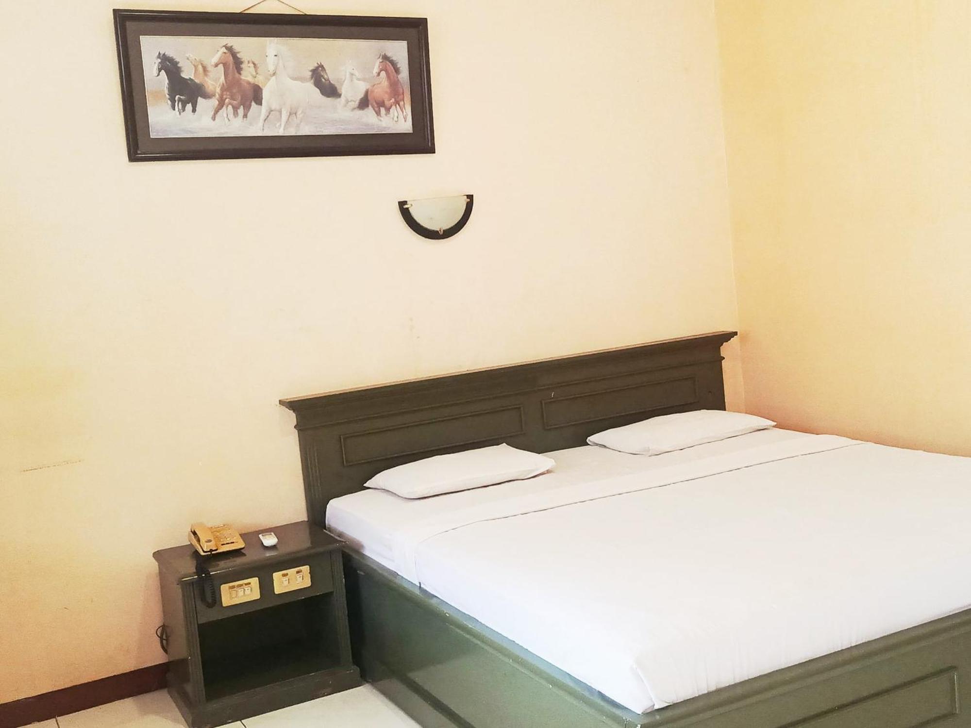 Hotel Wijaya Purwokerto Extérieur photo