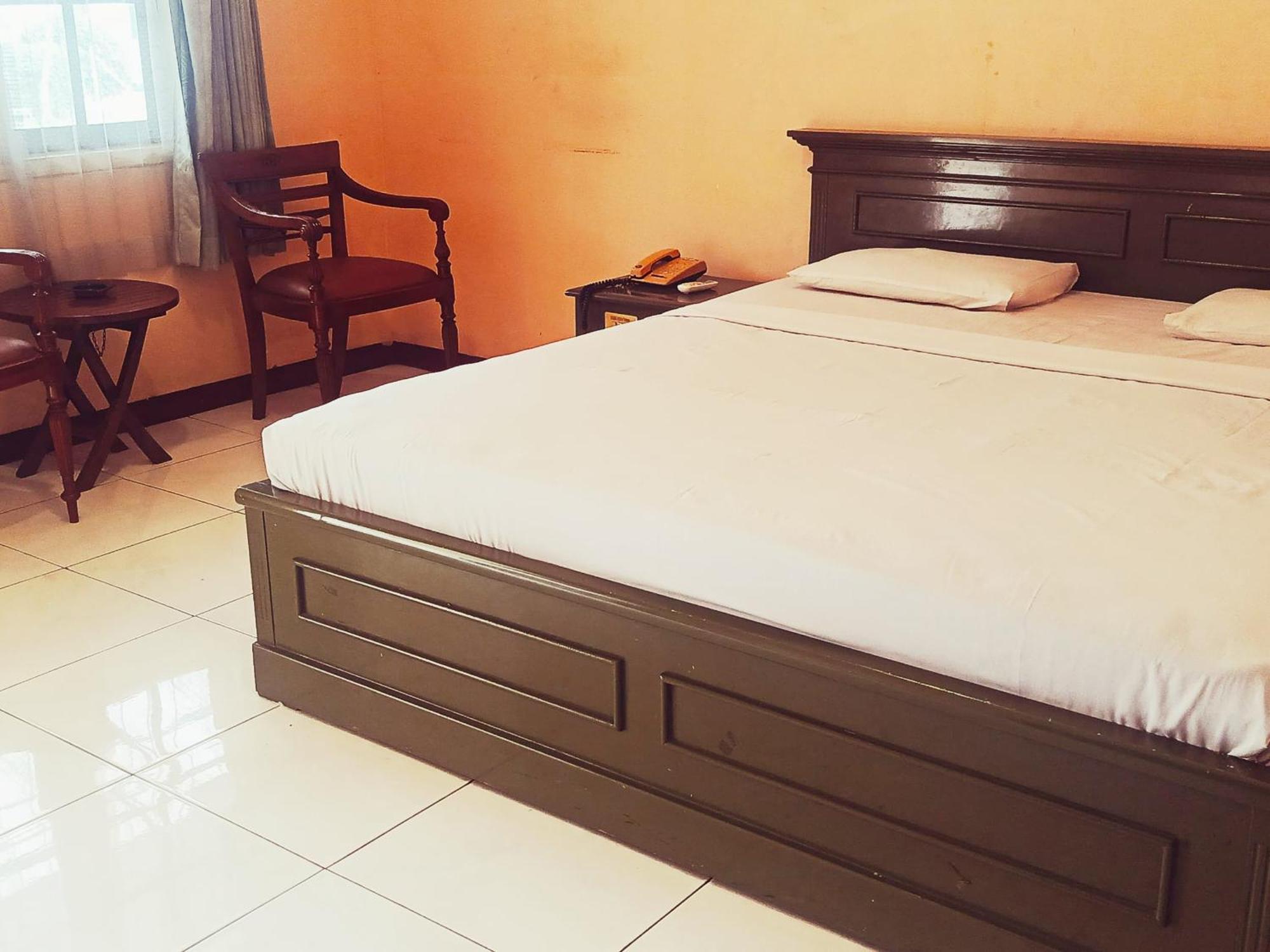 Hotel Wijaya Purwokerto Extérieur photo