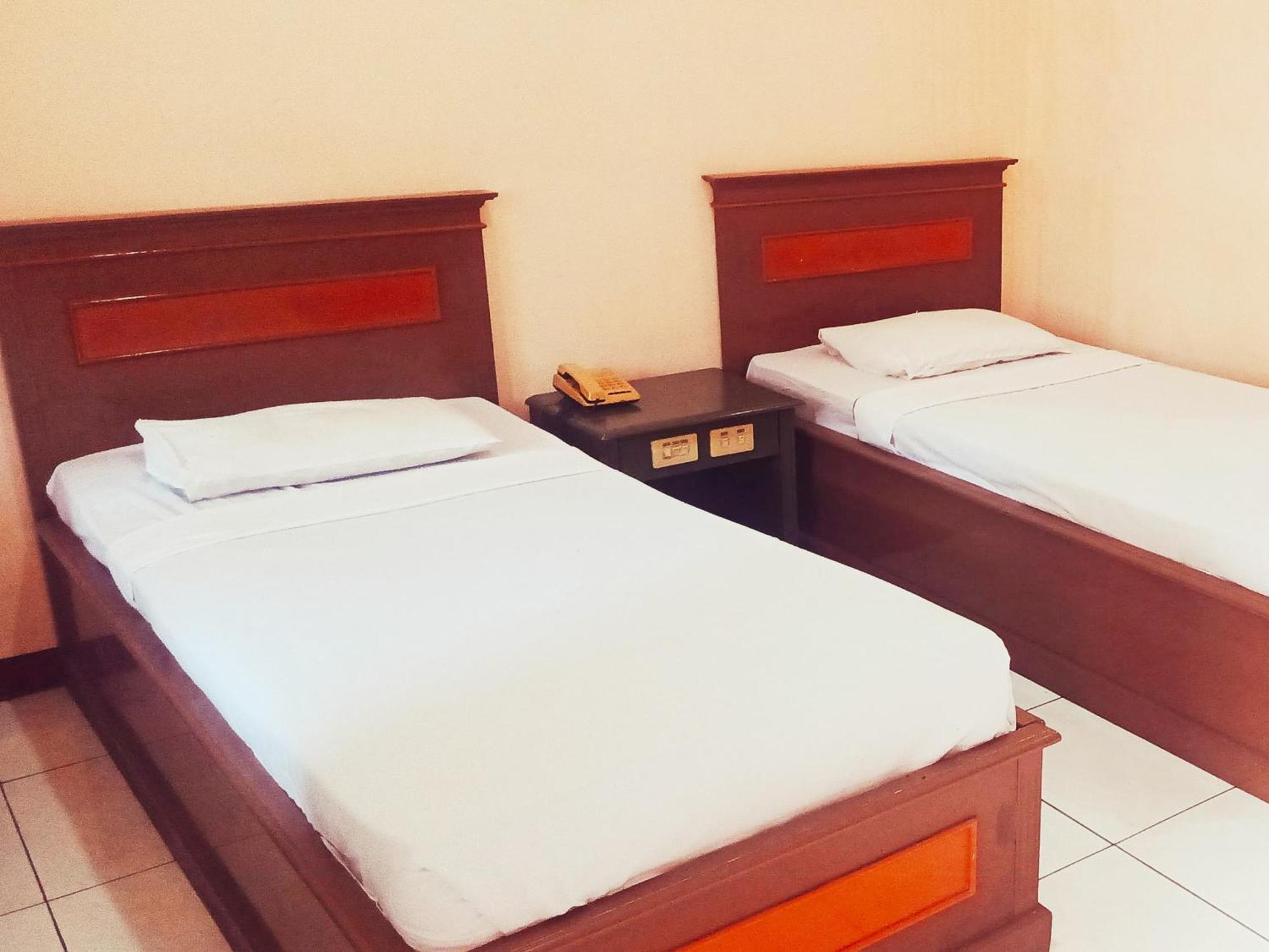 Hotel Wijaya Purwokerto Extérieur photo