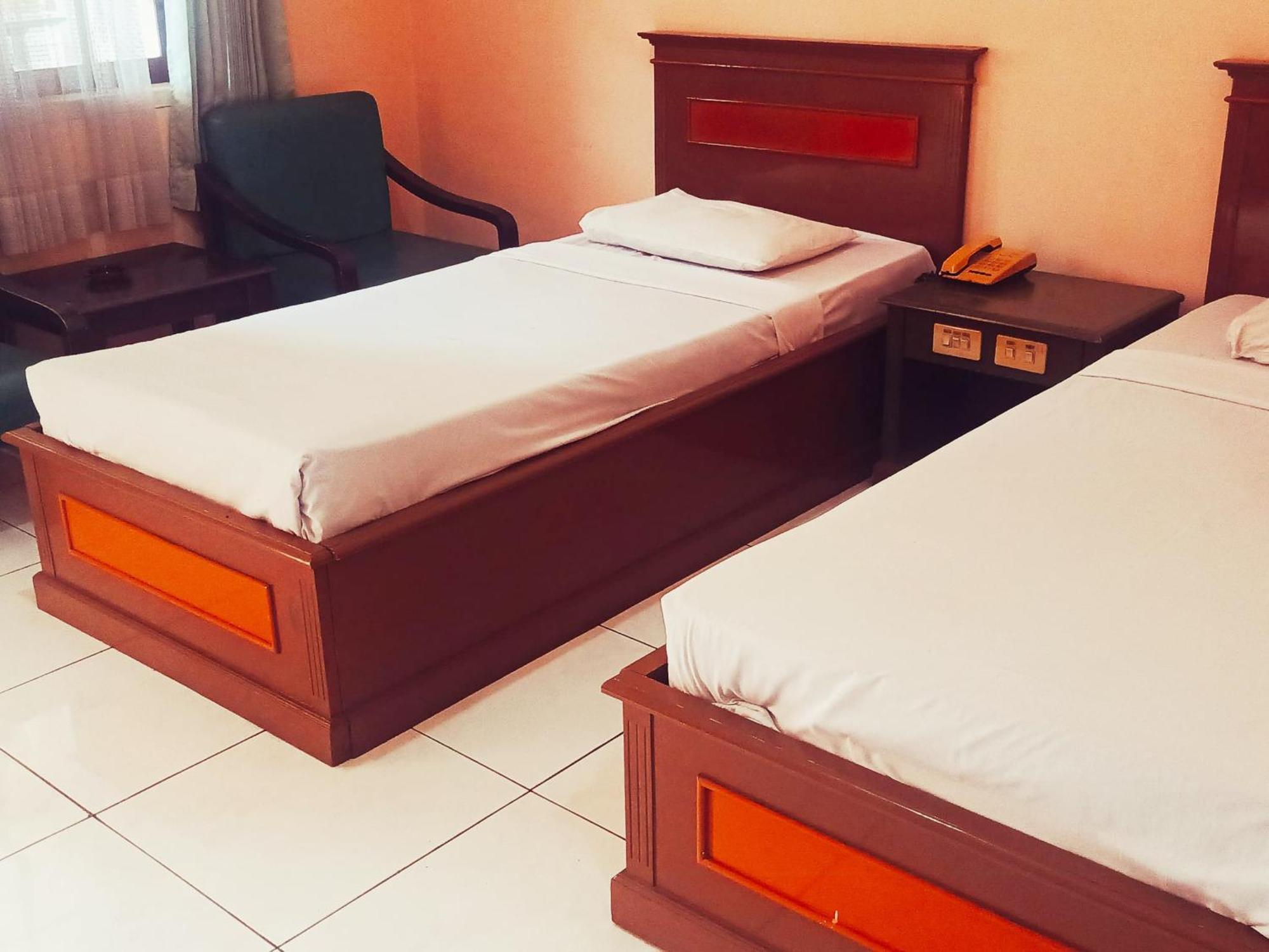 Hotel Wijaya Purwokerto Extérieur photo
