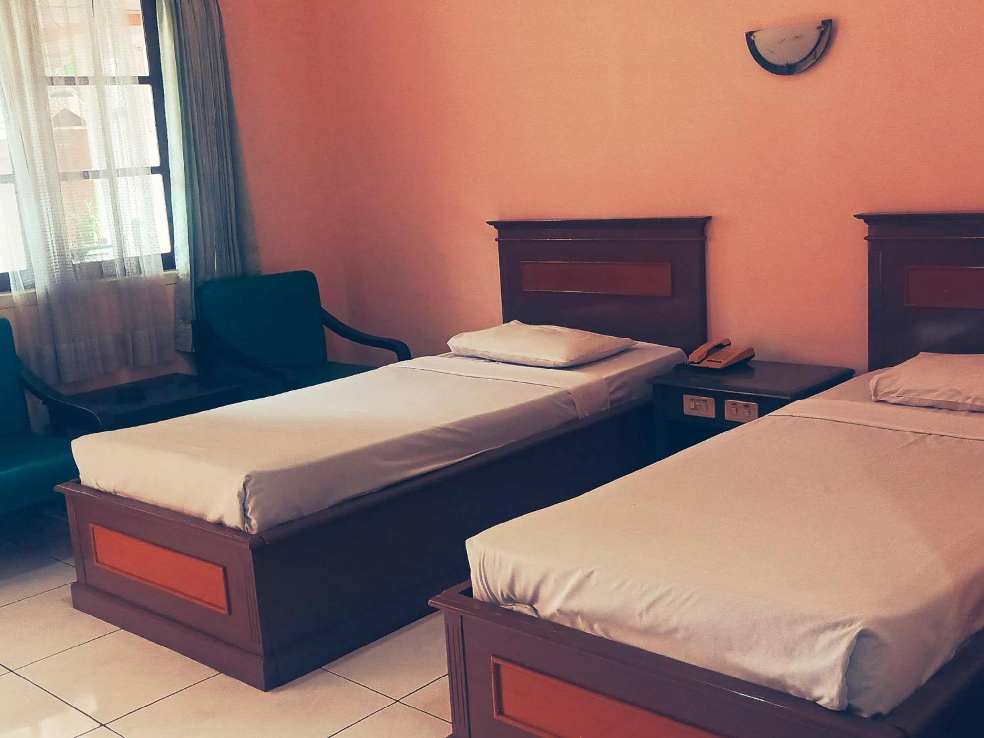 Hotel Wijaya Purwokerto Extérieur photo