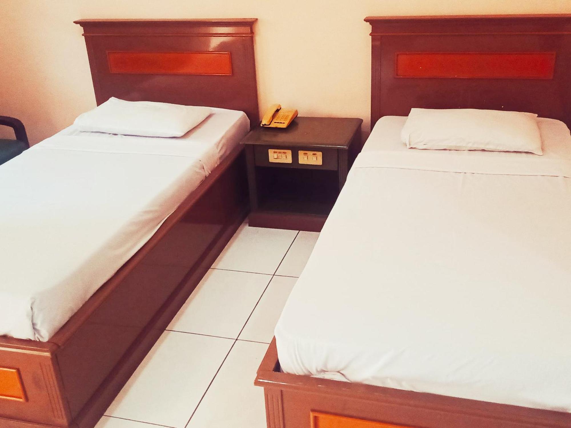 Hotel Wijaya Purwokerto Extérieur photo
