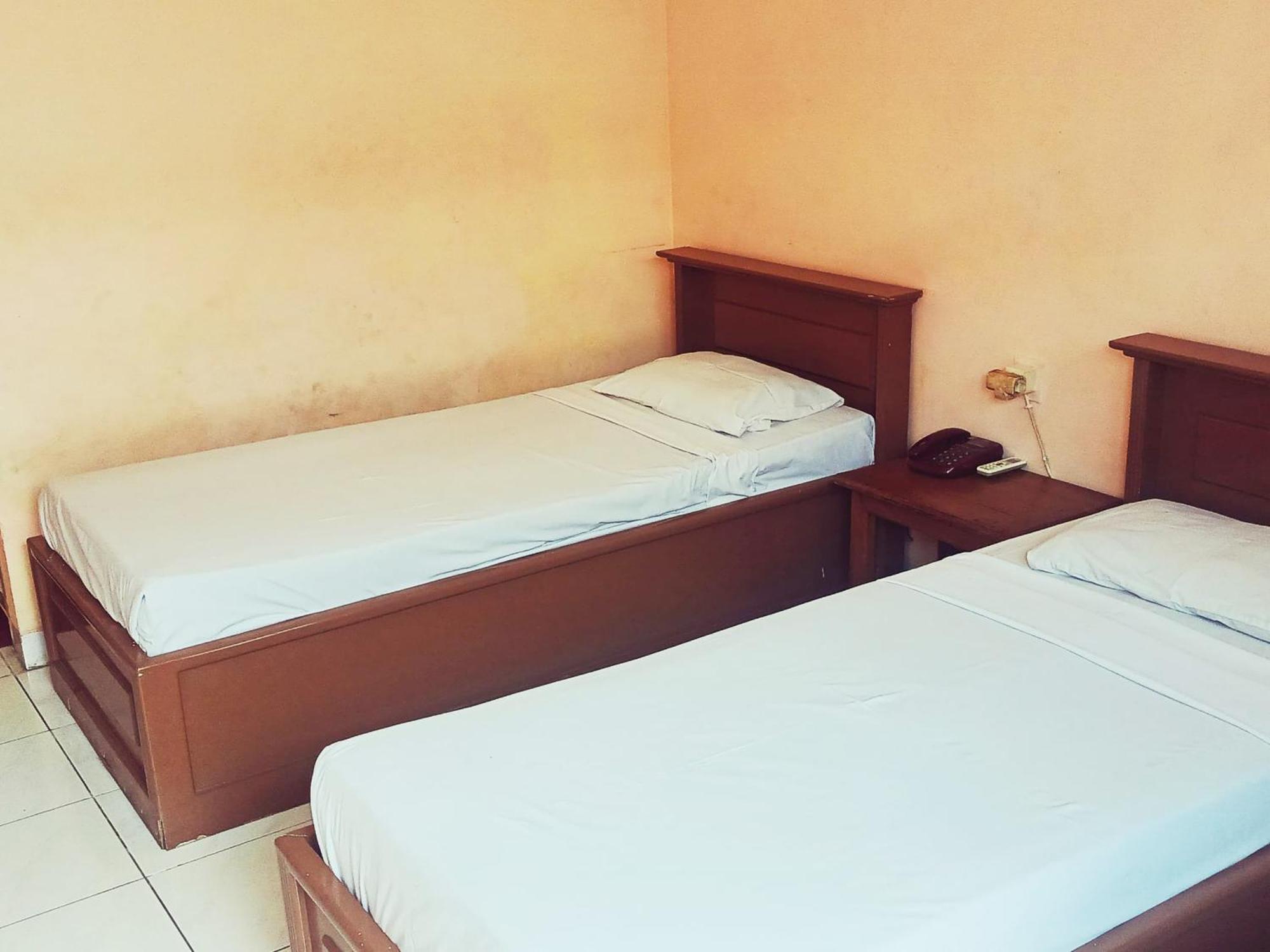 Hotel Wijaya Purwokerto Extérieur photo