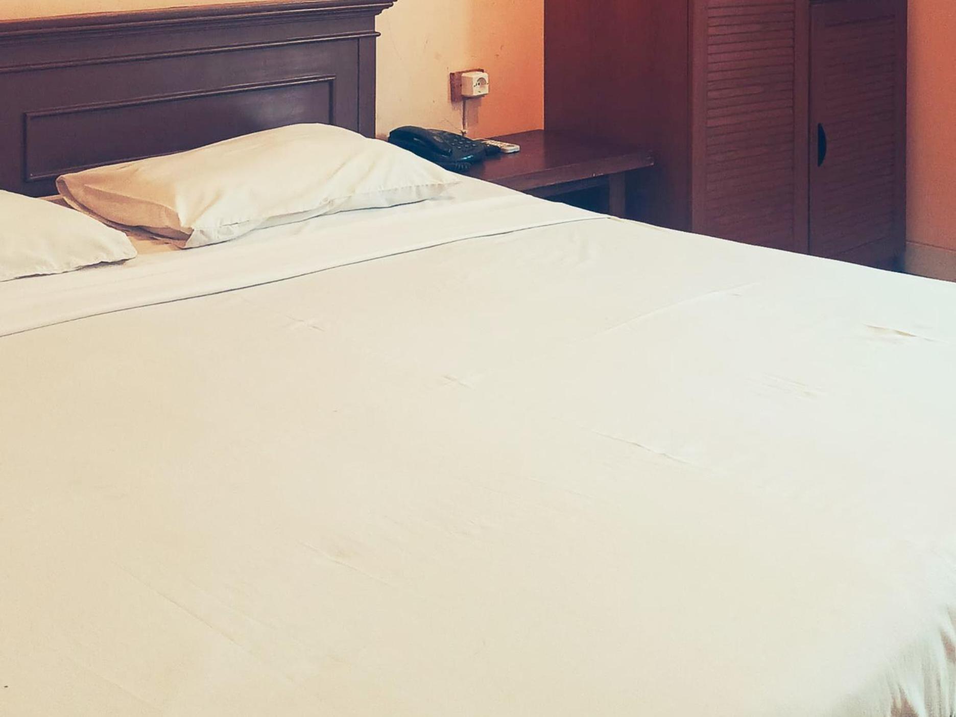 Hotel Wijaya Purwokerto Extérieur photo