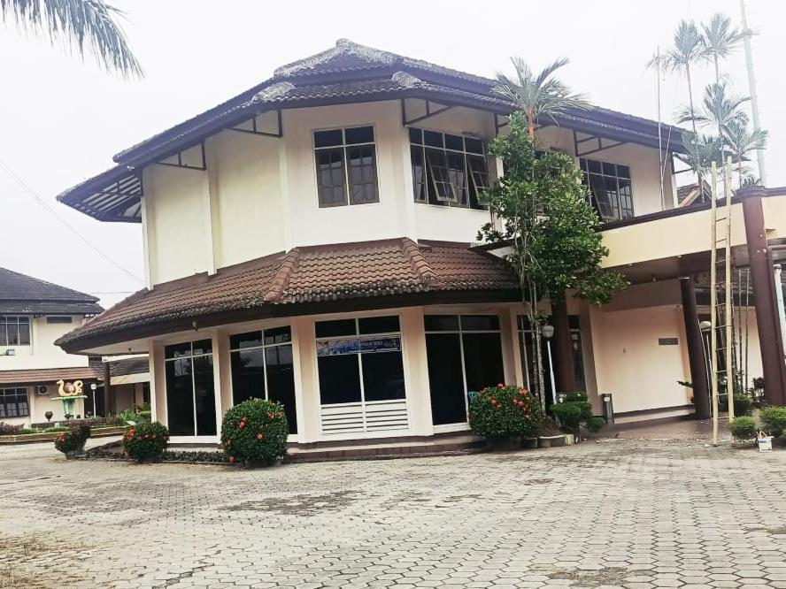 Hotel Wijaya Purwokerto Extérieur photo