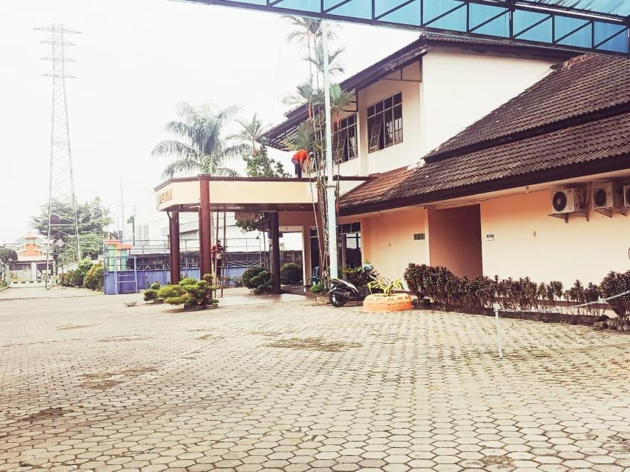 Hotel Wijaya Purwokerto Extérieur photo