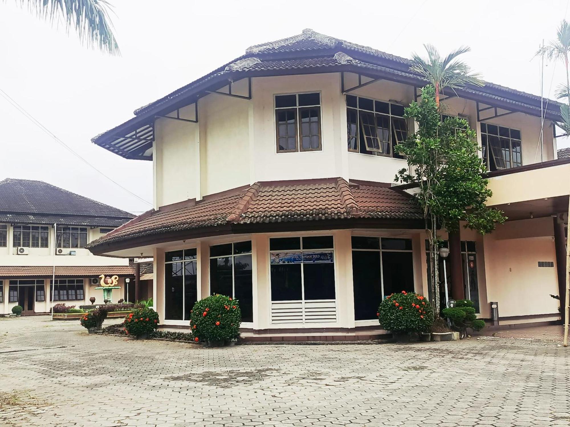 Hotel Wijaya Purwokerto Extérieur photo